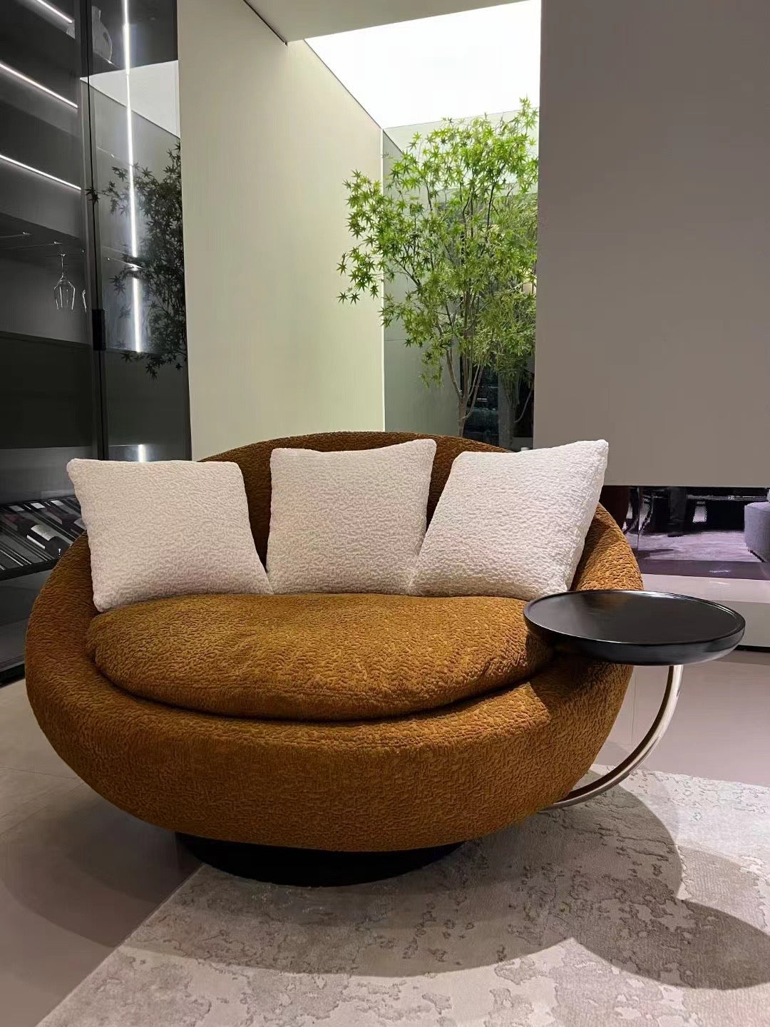 Round sofa chair with tray